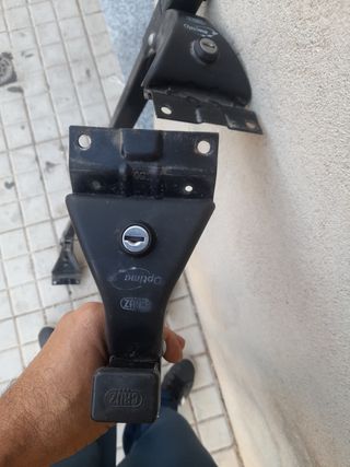 Barras portaequipajes para coche y para bacas