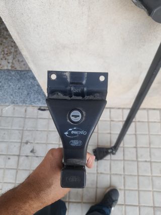 Barras portaequipajes para coche y para bacas