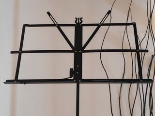ATRIL METALICO PLEGABLE PARA PARTITURAS CON BOLSA