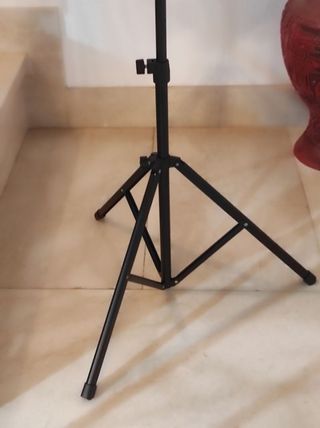 ATRIL METALICO PLEGABLE PARA PARTITURAS CON BOLSA