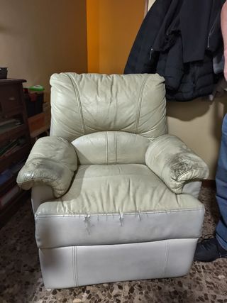 Butaca sillón de piel beige