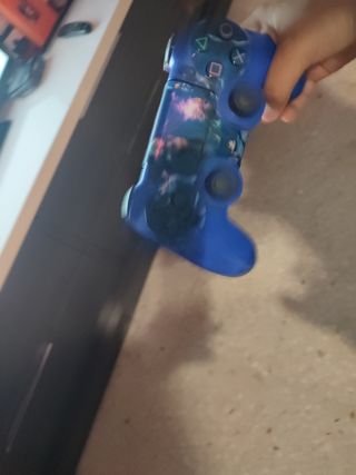 PlayStation 4 Pro + 2 mandos