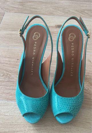 Zapatos de tacón verde azulado