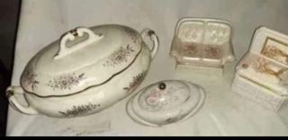 Divano in porcellana con fiori