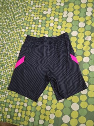Pantalón corto Nike negro y rosa