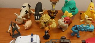 Lote de juguetes y muñequeras