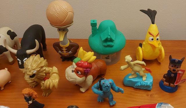 Lote de juguetes y muñequeras