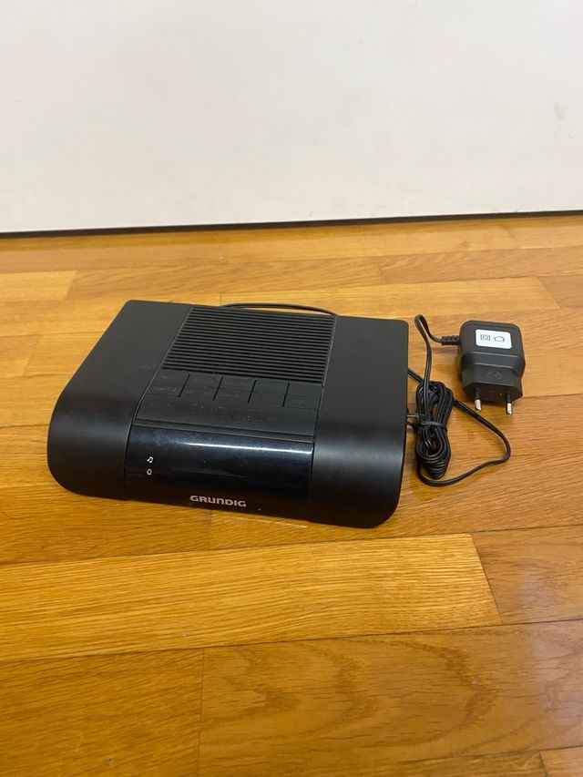 Despertador Grundig Negro