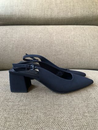 Zapatos de tacón negros de Stradivarius 