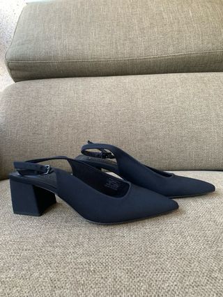 Zapatos de tacón negros de Stradivarius 