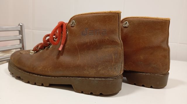 Botas de montaña cuero marrones