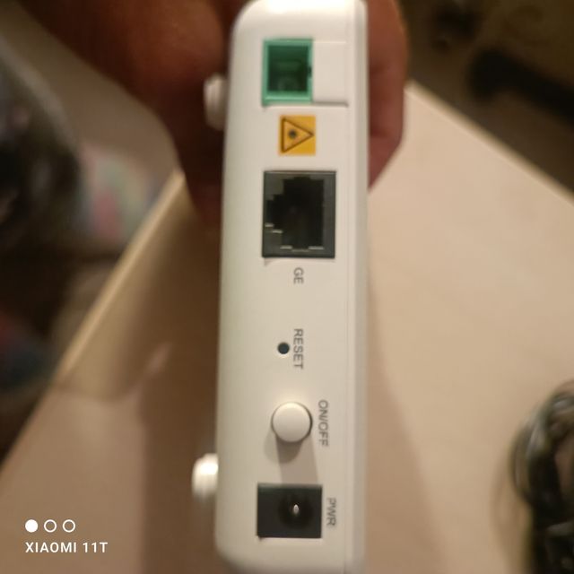 Router WiFi con adaptador de corriente