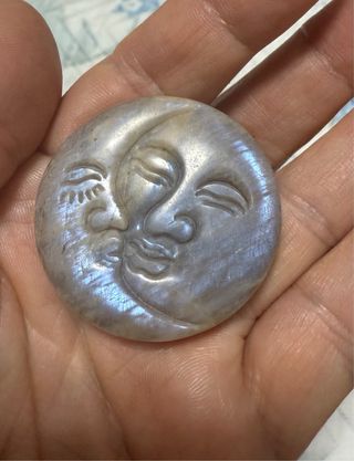 Pedra da Lua com rosto de Sol