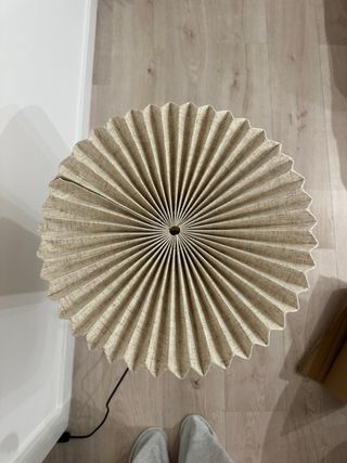 Lámpara con tulipa de lino 