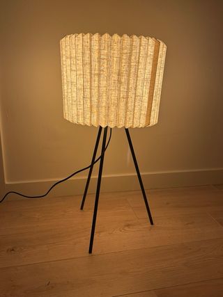 Lámpara con tulipa de lino 