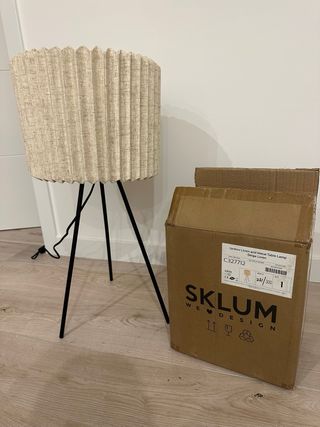 Lámpara con tulipa de lino 