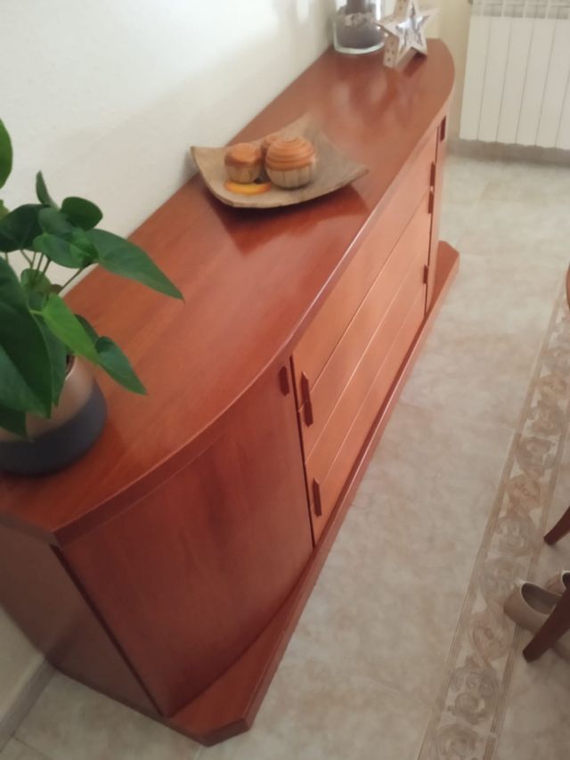 Mueble Comedor (negociable) ,vitrina y mesa gran