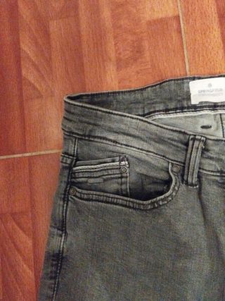 Pantalón vaquero gris