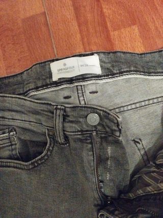 Pantalón vaquero gris