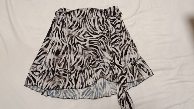 Falda corta estampada cebra talla S