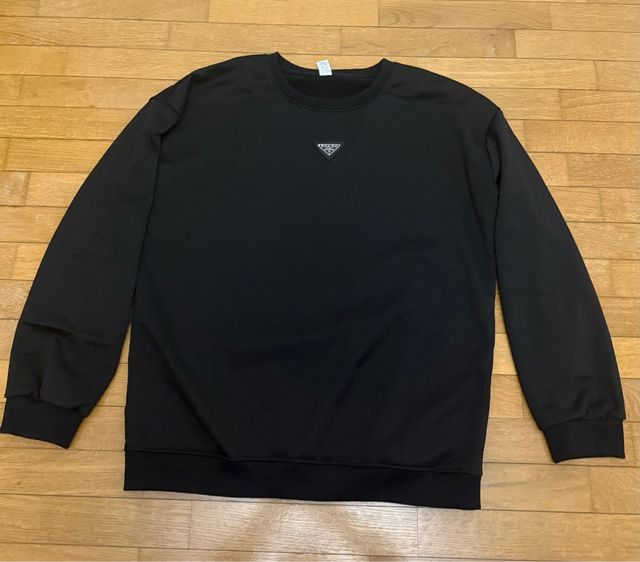 Sudadera Prada Negra con Chapa