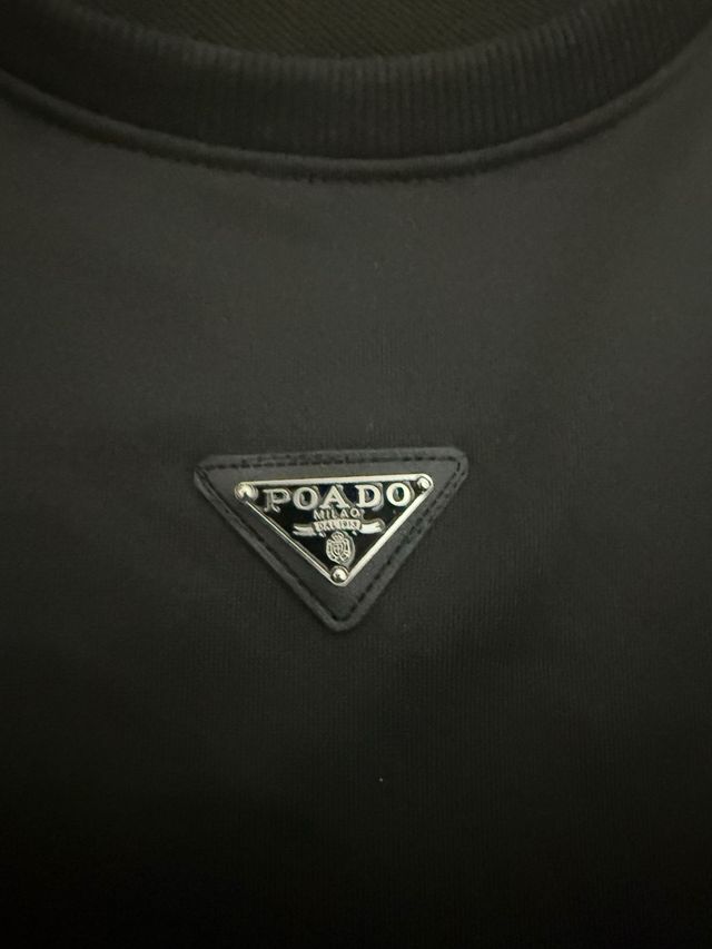 Sudadera Prada Negra con Chapa