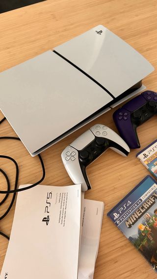 PS5 Slim Estándar + 2 Mandos Originales
