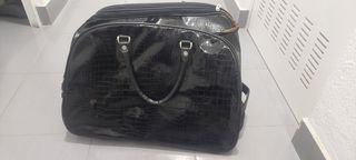 Bolsa de mano con ruedas negra
