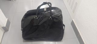 Bolsa de mano con ruedas negra