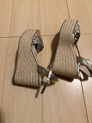 Sandalias Zara Talla 35 Doradas