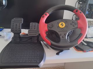 Volante Ferrari Thrustmaster con Pedales