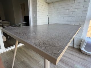 Tavolo da terrazza in cemento e acciaio beige/grigio