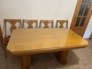 Mesa de comedor extensible y 4 sillas