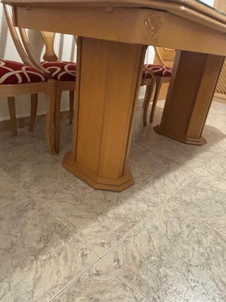 Mesa de comedor extensible y 4 sillas