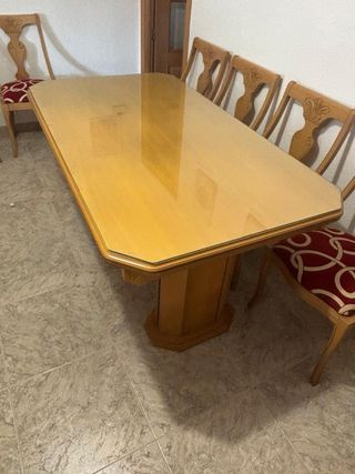 Mesa de comedor extensible y 4 sillas