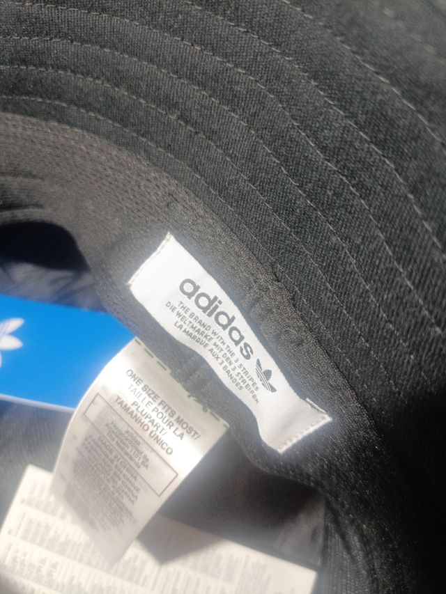 Chapéu preto Adidas não utilizado