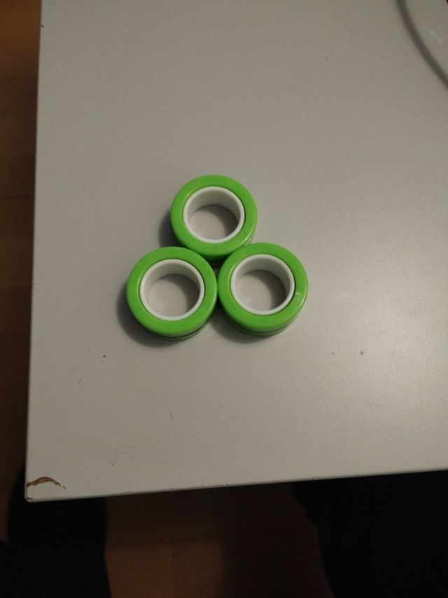 Aros magnéticos antiestrés verdes