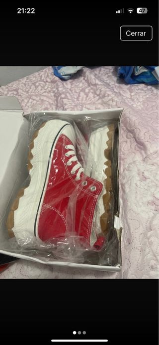 Zapatillas altas rojas nuevas
