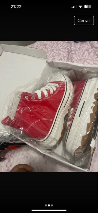 Zapatillas altas rojas nuevas