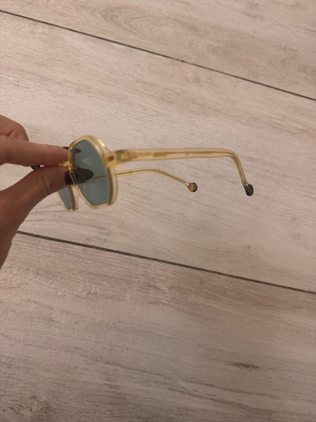 Occhiali da sole esagonali gialli