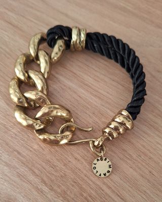 Pulsera Bimba y Lola cadena doraday cuerda negra.