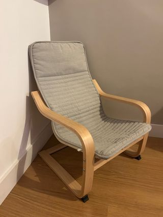 Silla de madera y tela beige