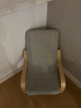 Silla de madera y tela beige