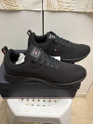 Zapatillas Tommy Hilfiger Runner Hombre Negras.
