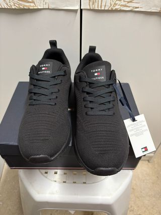Zapatillas Tommy Hilfiger Runner Hombre Negras.

