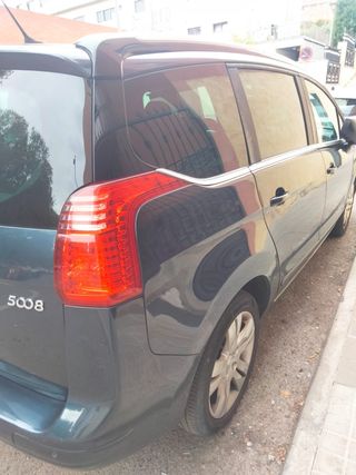 Peugeot 5008 2015