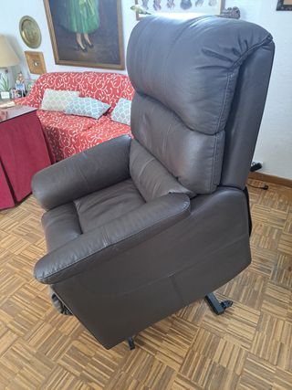 Sillón reclinable eléctrico.