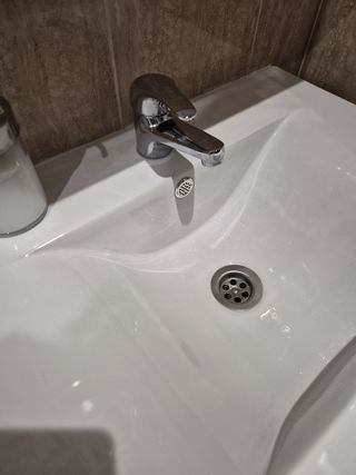 Se vende mueble de baño con lavabo de grifo