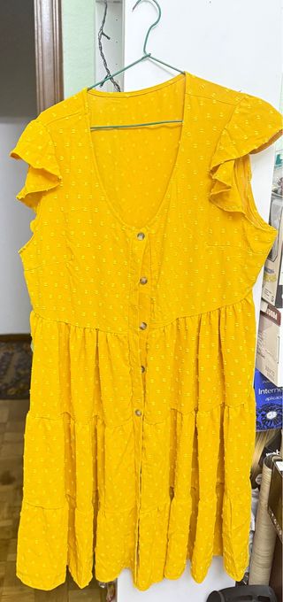 Vestido amarillo con botones