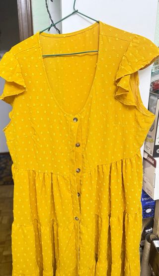 Vestido amarillo con botones